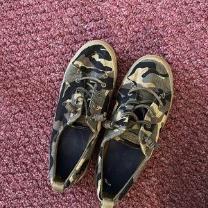 Camo slip on Sperry sneakers